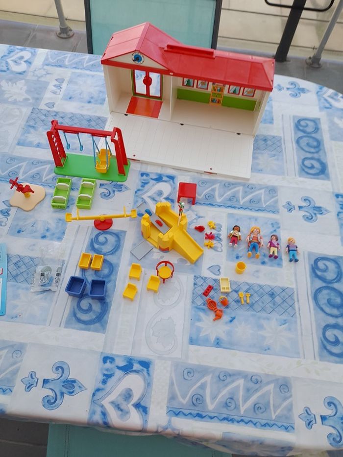 Playmobil citylife 5606 Le jardin d'enfants - photo numéro 3