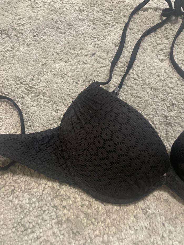 Haut de maillot noir undiz dentelle taille S remboursé - photo numéro 2