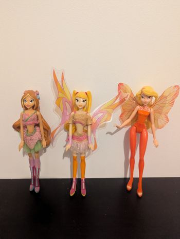 Lot de figurines/ poupées Winx Flora et Stella