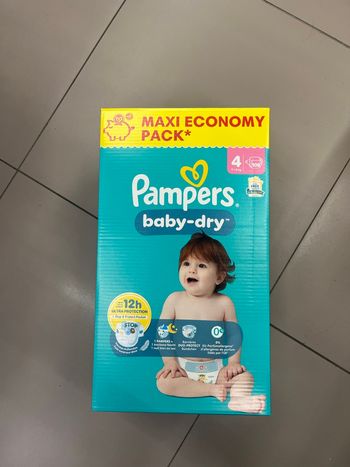 Couche Pampers taille 4