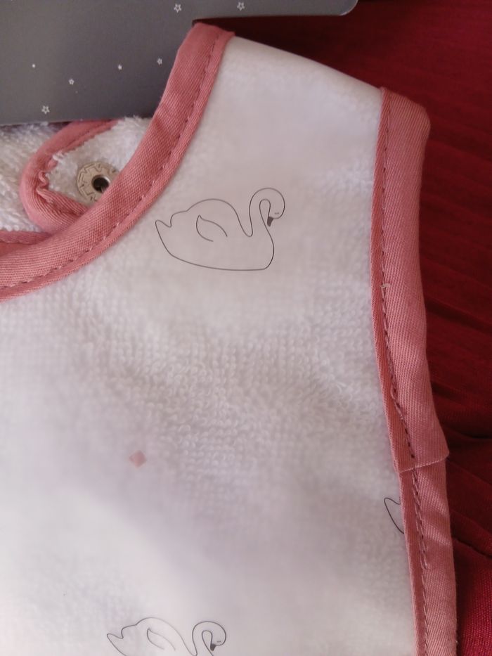 Neuf/Sauthon baby: Bavoir plastifié avec poche +Panière tissu - photo numéro 5