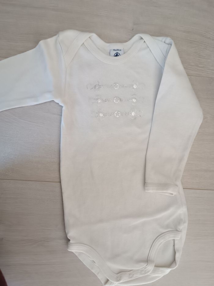 Body blanc Petit Bateau 18 mois
