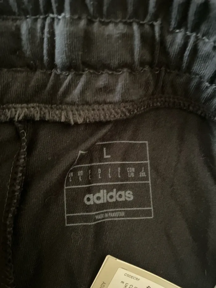 Short Adidas taille L - photo numéro 4