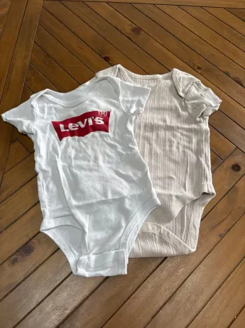 Lot body manches courtes 9 mois