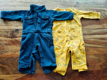 Lot 2 combinaisons 1 mois