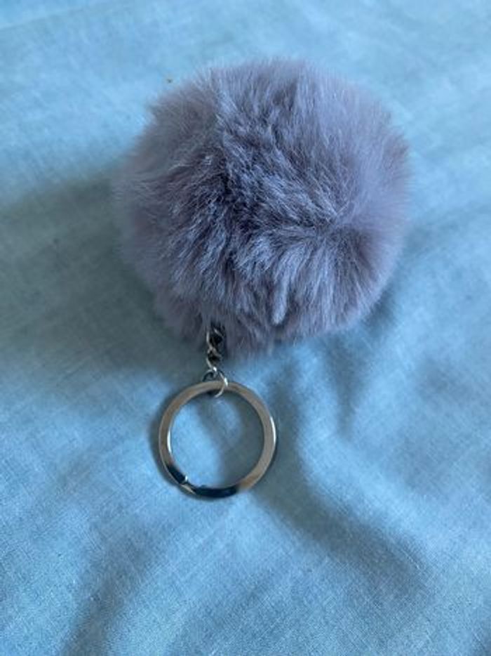 Porte-clés pompon gris