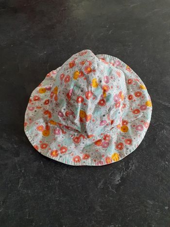 Bob ou chapeau fille multicolore fleuri