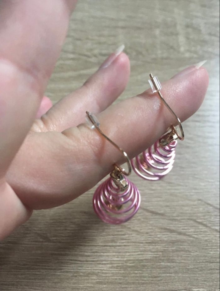 Boucles d’oreilles NEUVES pour femme forme de sapin couleur rose et doré - photo numéro 5