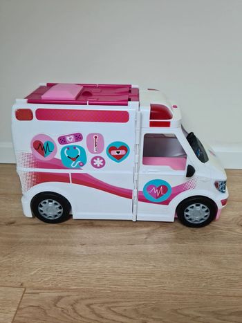 Véhicule médical / ambulance Barbie