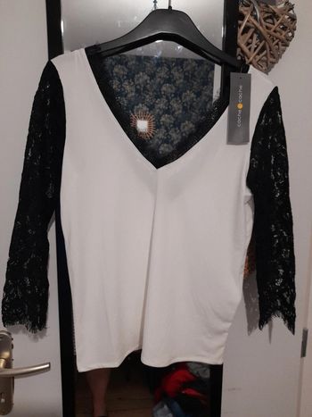 Top /Tee-shirt taille XS neuf