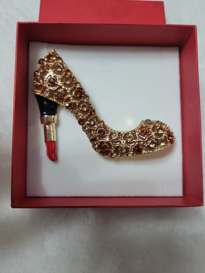 Broche escarpins strass make up - photo numéro 2