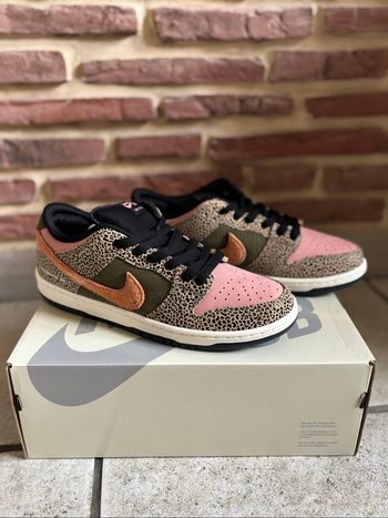 Nike sb dunk low x arts-rec skateshop rust pink et rough green taille 44,5