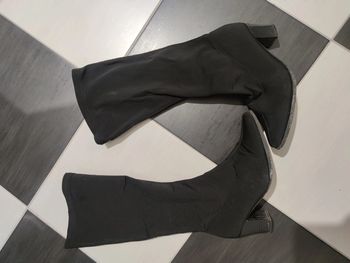 Très belles bottes ajustées noires P38
