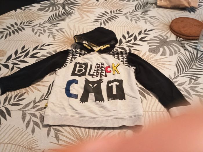 Pull gris et noir Du pareil au même 8ans