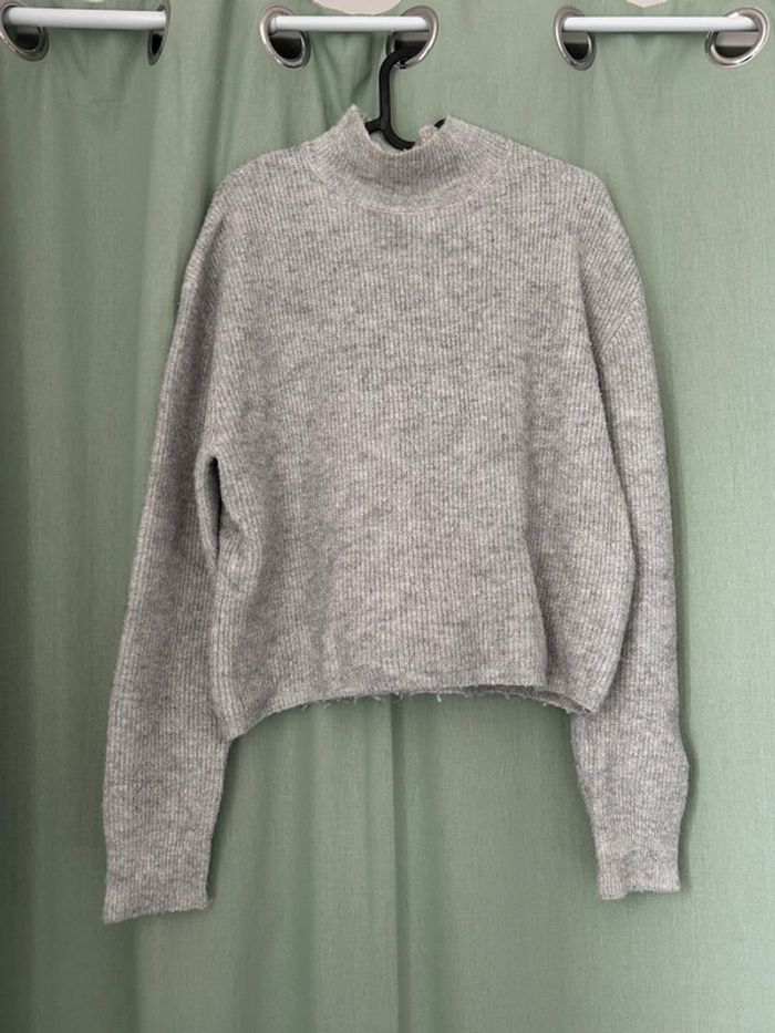 Pull gris bizzbee