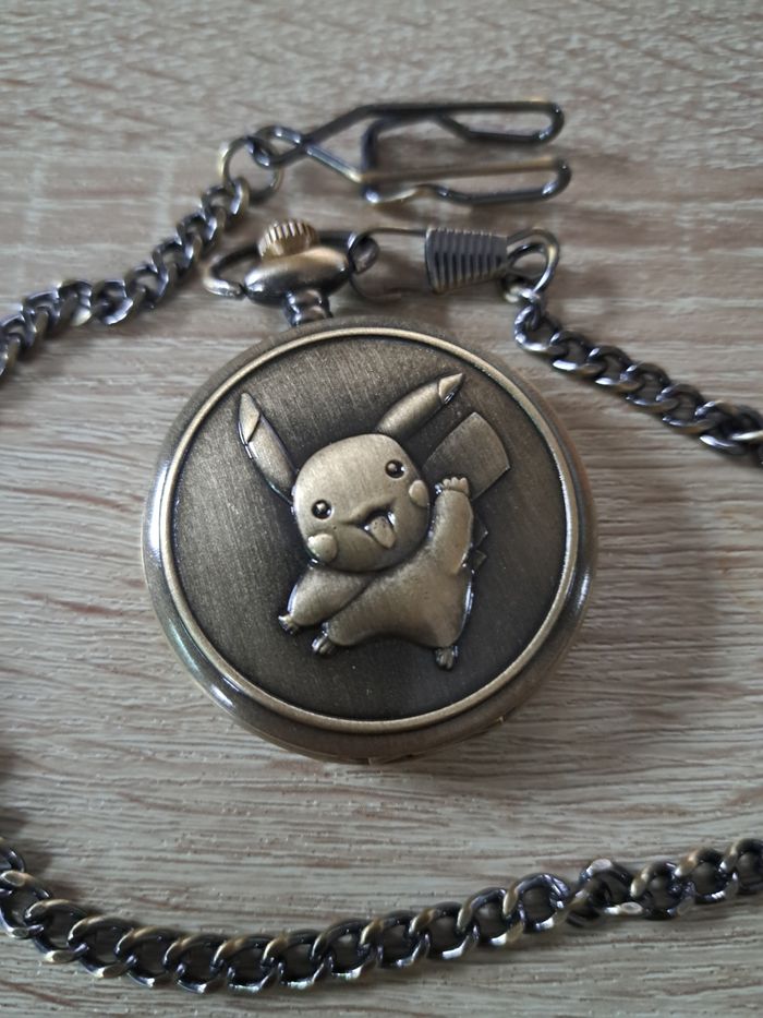 Montre à  gousset  Pokémon Pikachu vendue dans un coffret cadeau - photo numéro 4