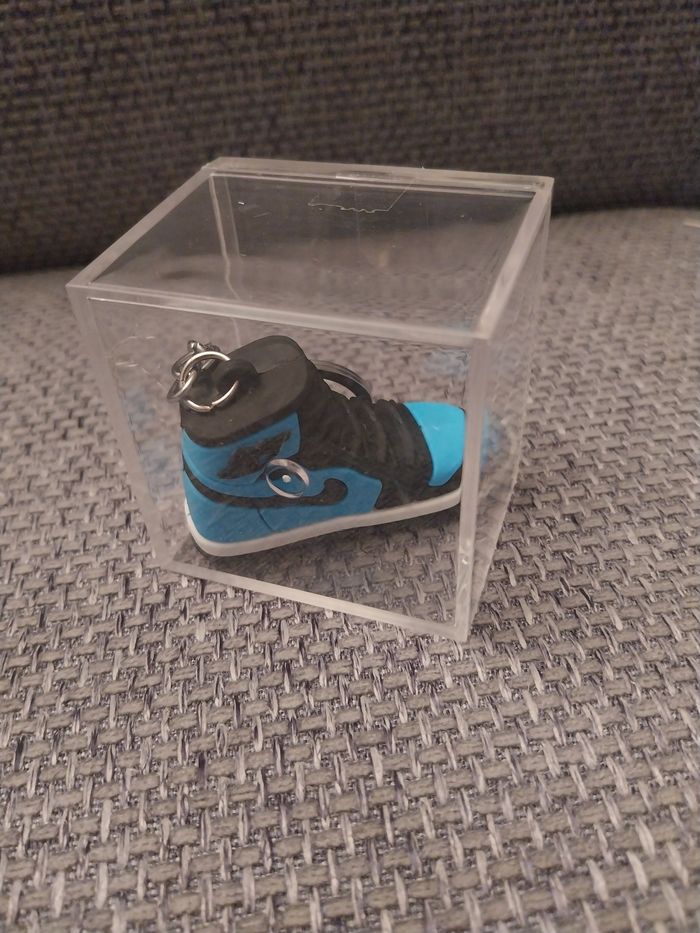 Porte clé Jordan bleu