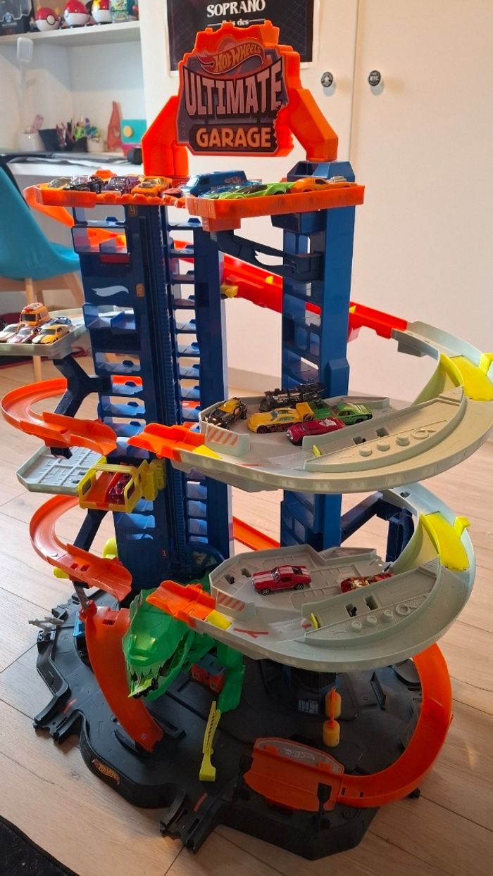 Ultime Garage Hotwheels Dinosaure excellent état. Remise en mains propres uniquement secteur Annecy - photo numéro 4