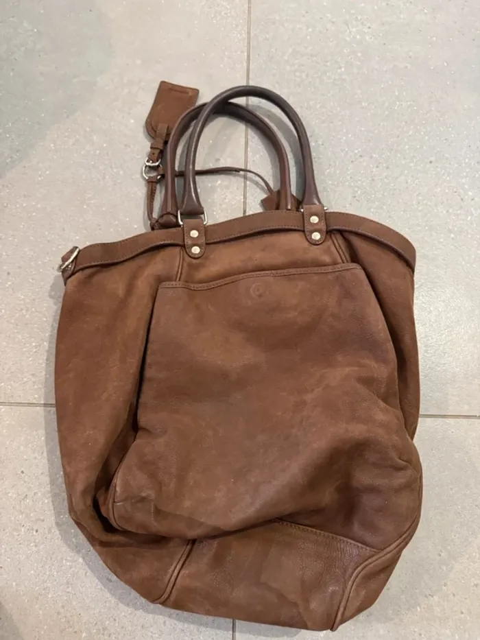 Sac fourre tout en cuir Vanessa Bruno, avec bandoulière  il y a quelques marques d'usures, 38*32cm - photo numéro 3
