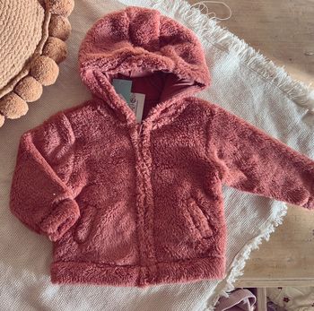 Veste / Gilet à capuche vieux rose 18 mois