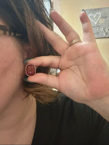 Boucles d’oreilles NEUVES pour femme couleurs bordeaux et doré