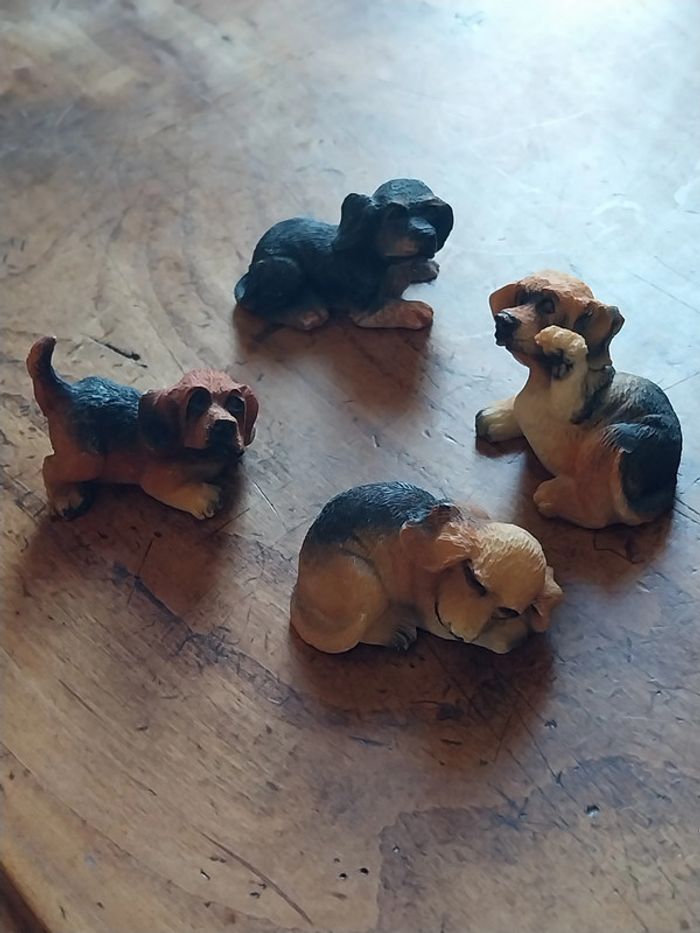 Lot de 4 chiens en résine vintage collection - photo numéro 3