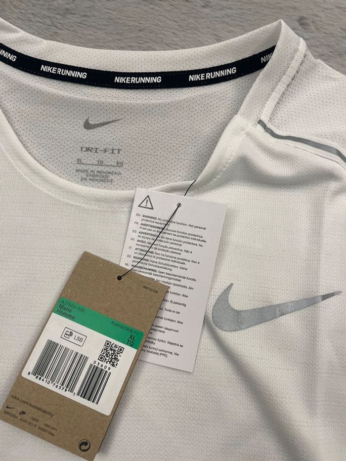 T-shirt Nike running blanc 🤍 Taille XL - photo numéro 3