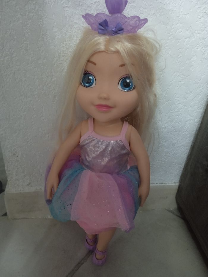 Ballerine qui danse et s'illumine en dansant - photo numéro 2