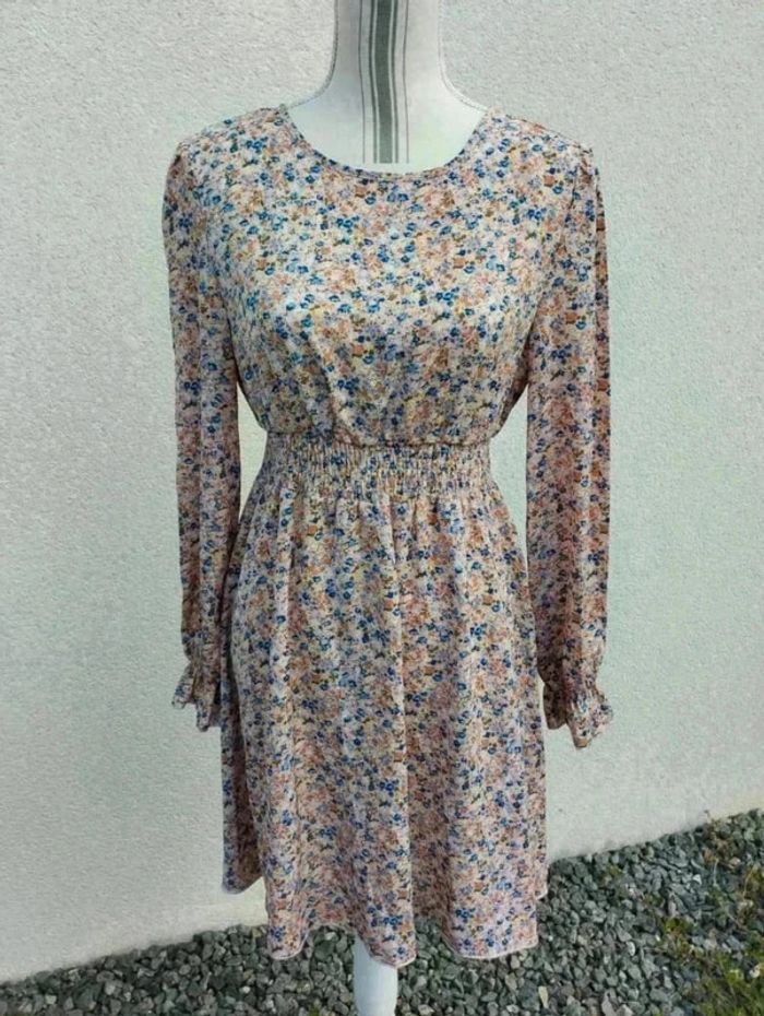 🦋 Magnifique robe cintrée fleurie manche bouffante T 38/ M Boutique Parisienne