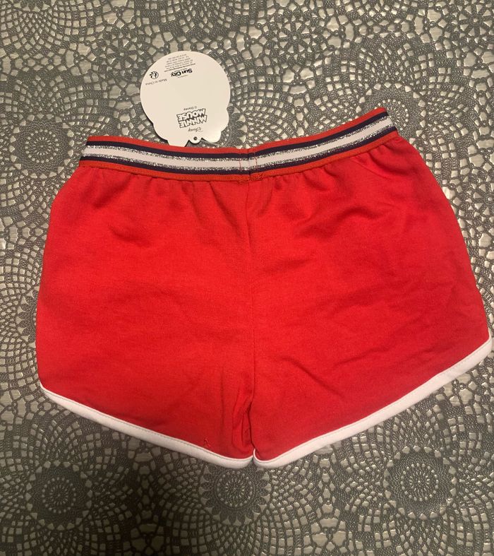 Short neuf taille 4 ans - photo numéro 2