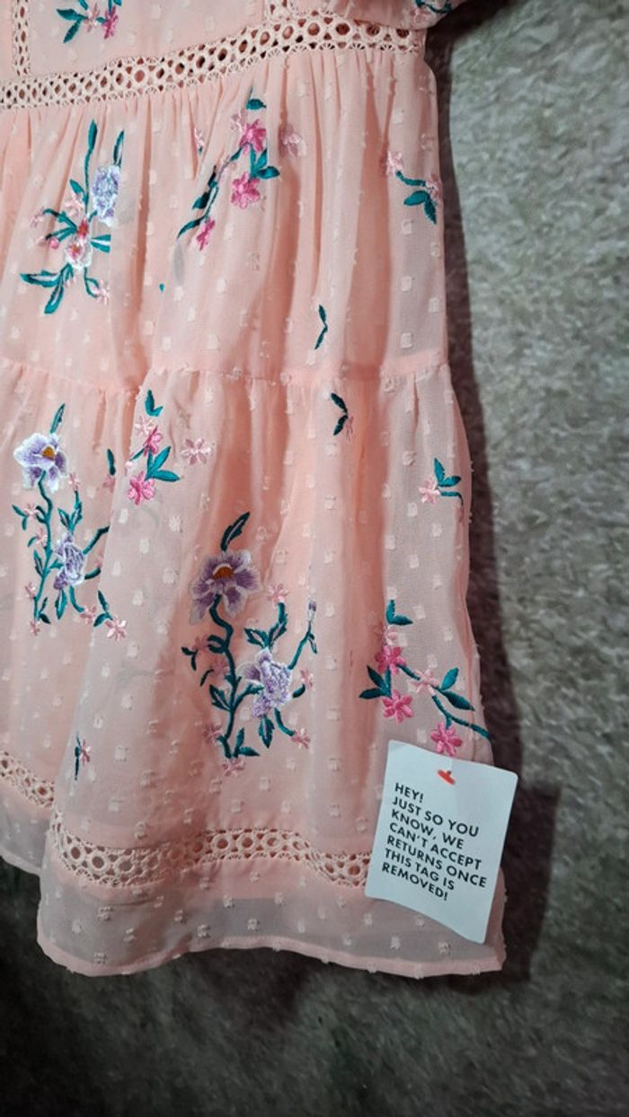 Robe rose broderie fleurs dentelle - photo numéro 7