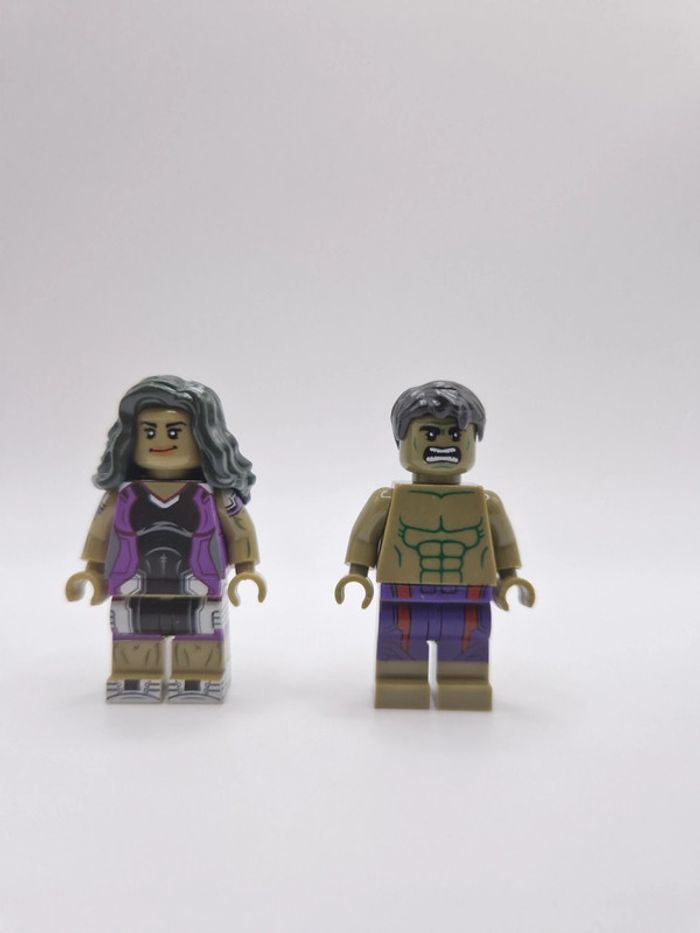 Figurines type lego Hulk et She-Hulk Marvel