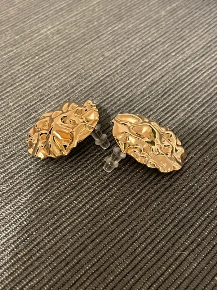Boucles d’oreilles originales et raffinées dorée - photo numéro 2
