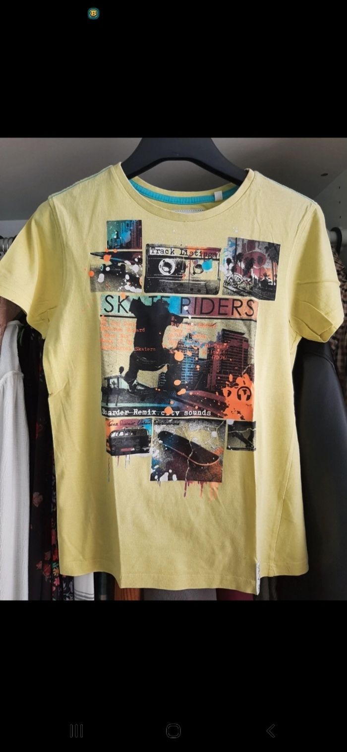 T-shirt jaune à motifs