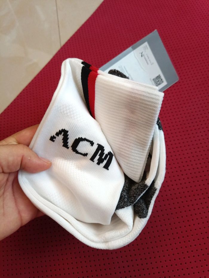Chaussettes de foot AC Milan, Puma Authentique Officiel taille 31/34, neuf - photo numéro 2