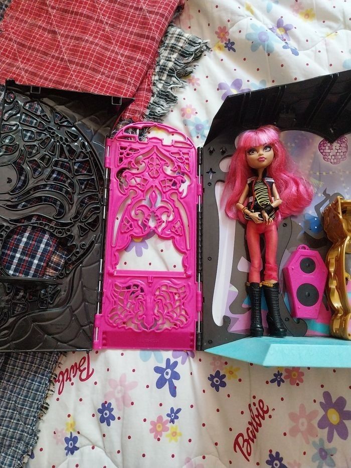 Monster High 13 Wishes Souhaits Room Party Discothèque et poupée Howleen Wolf