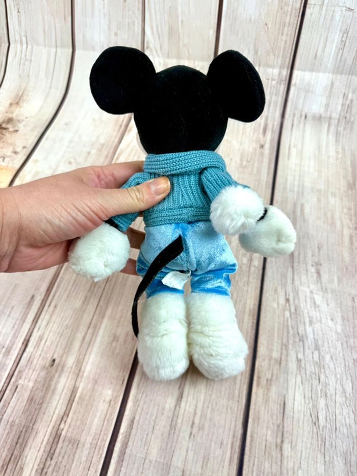 Peluche Disney Mickey en tenu d’hiver officielle Disneyland Paris - photo numéro 8