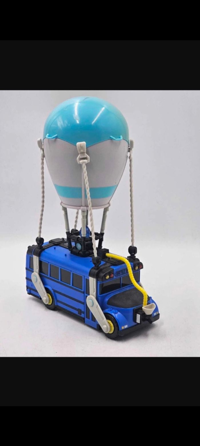 Battle Bus Fortnite - photo numéro 2