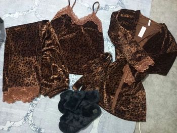 Pyjama ensemble 3 pieces et pantoufle