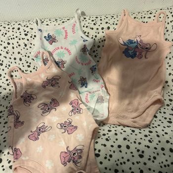 Lot de bodies stitch 9mois