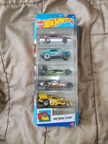 Lot 5 voitures hot wheels 