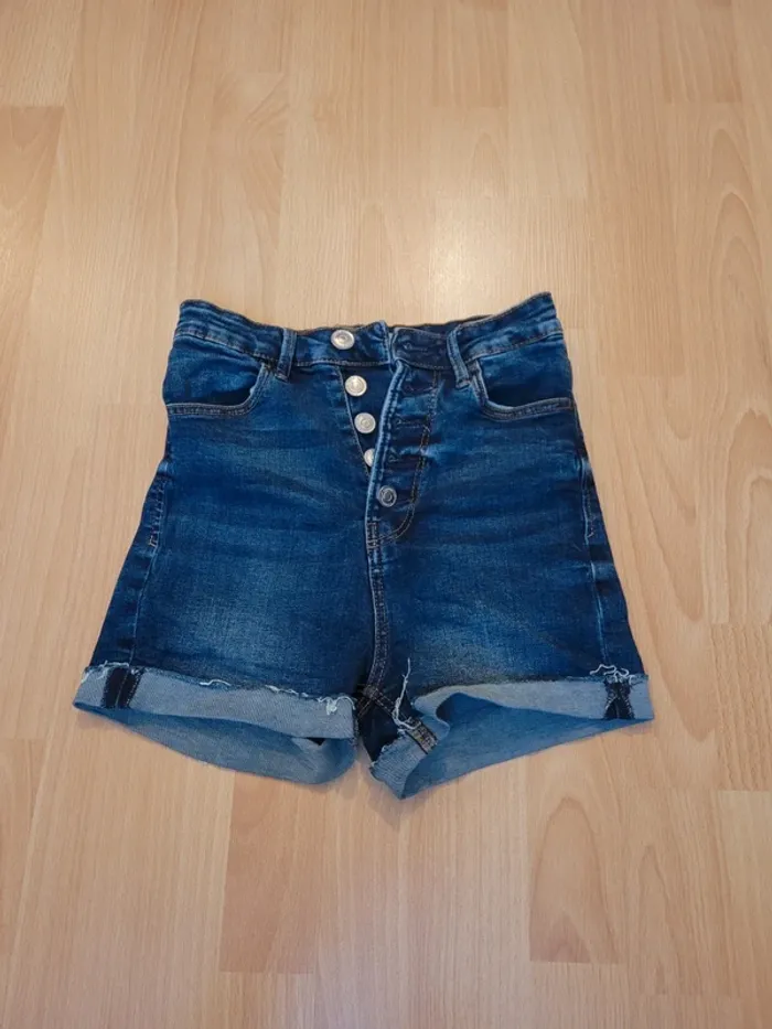 Short stradivarius taille 32