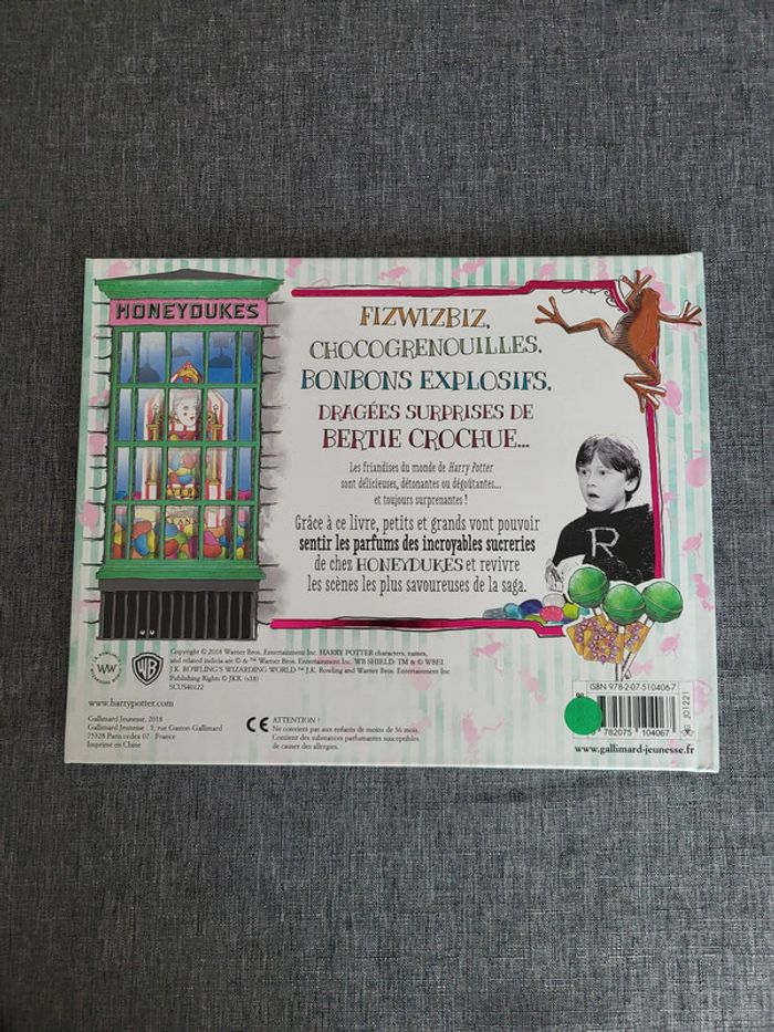 Harry Potter : Honeydukes - Un livre à gratter et à sentir - photo numéro 2