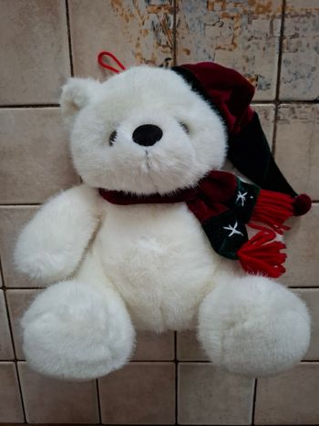 Ourson blanc en peluche