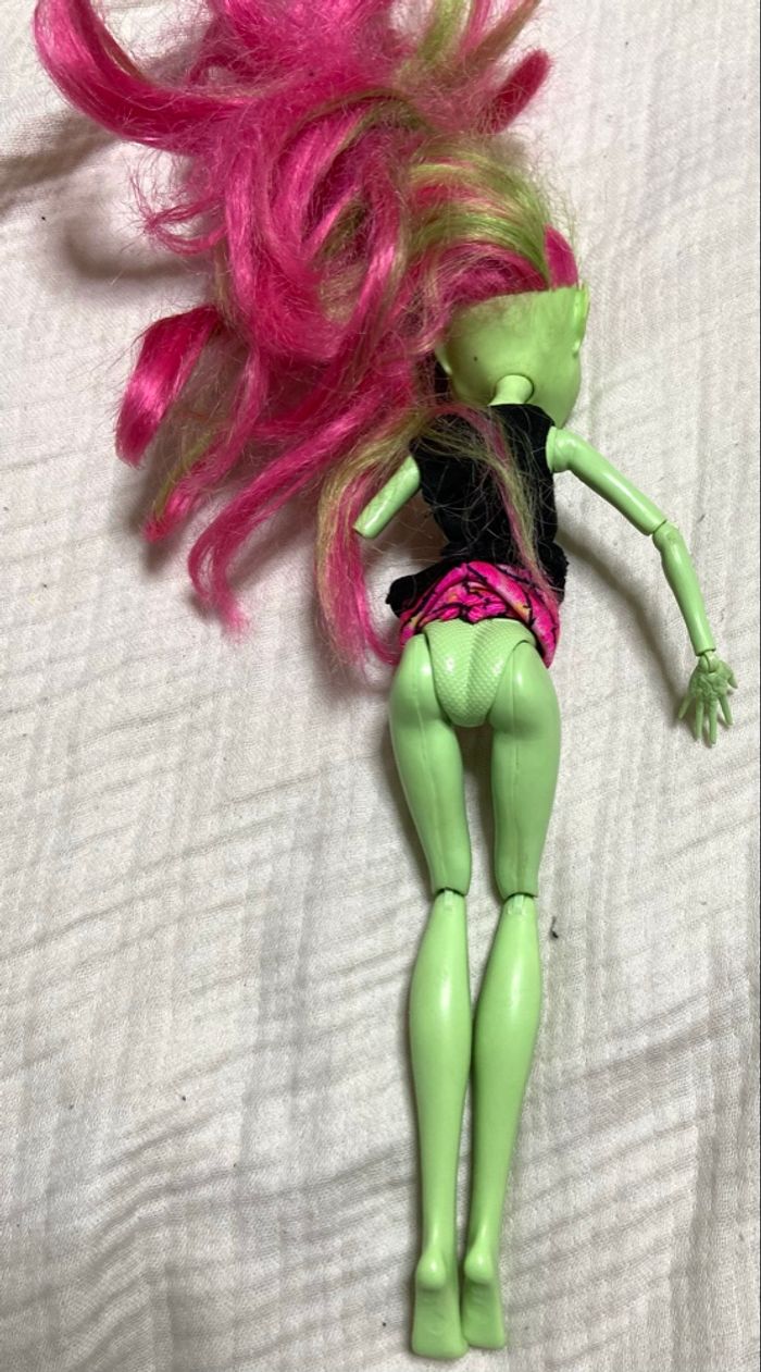 Barbie Monster high incomplète manque un bras bon état - photo numéro 2