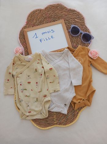 3 bodies fille 1 mois