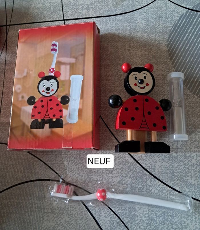 Lot accessoires NEUFS pour enfant *porte monnaie* - photo numéro 2