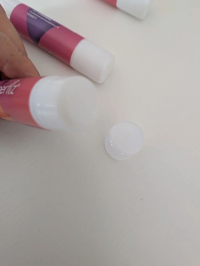 3 bâtons de colle neuf - photo numéro 2