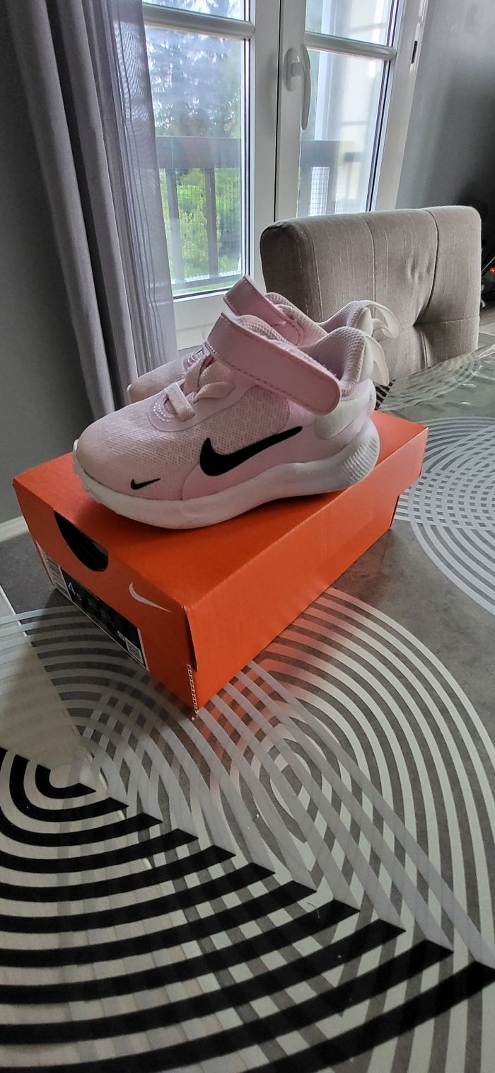 Basket nike taille 19.5 - photo numéro 2