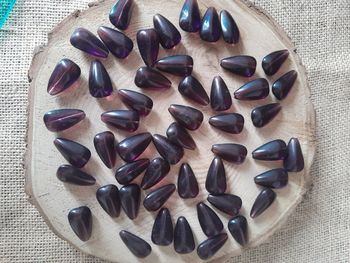 Lot de 50 grosses perles en verre gouttes violettes